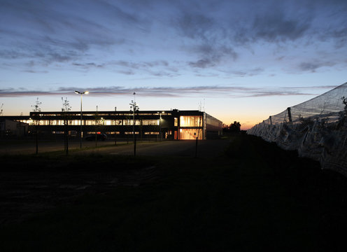 Krayer Umformtechnik_Produktionshalle Langenargen_Bei Nacht © Tröger Architekten München